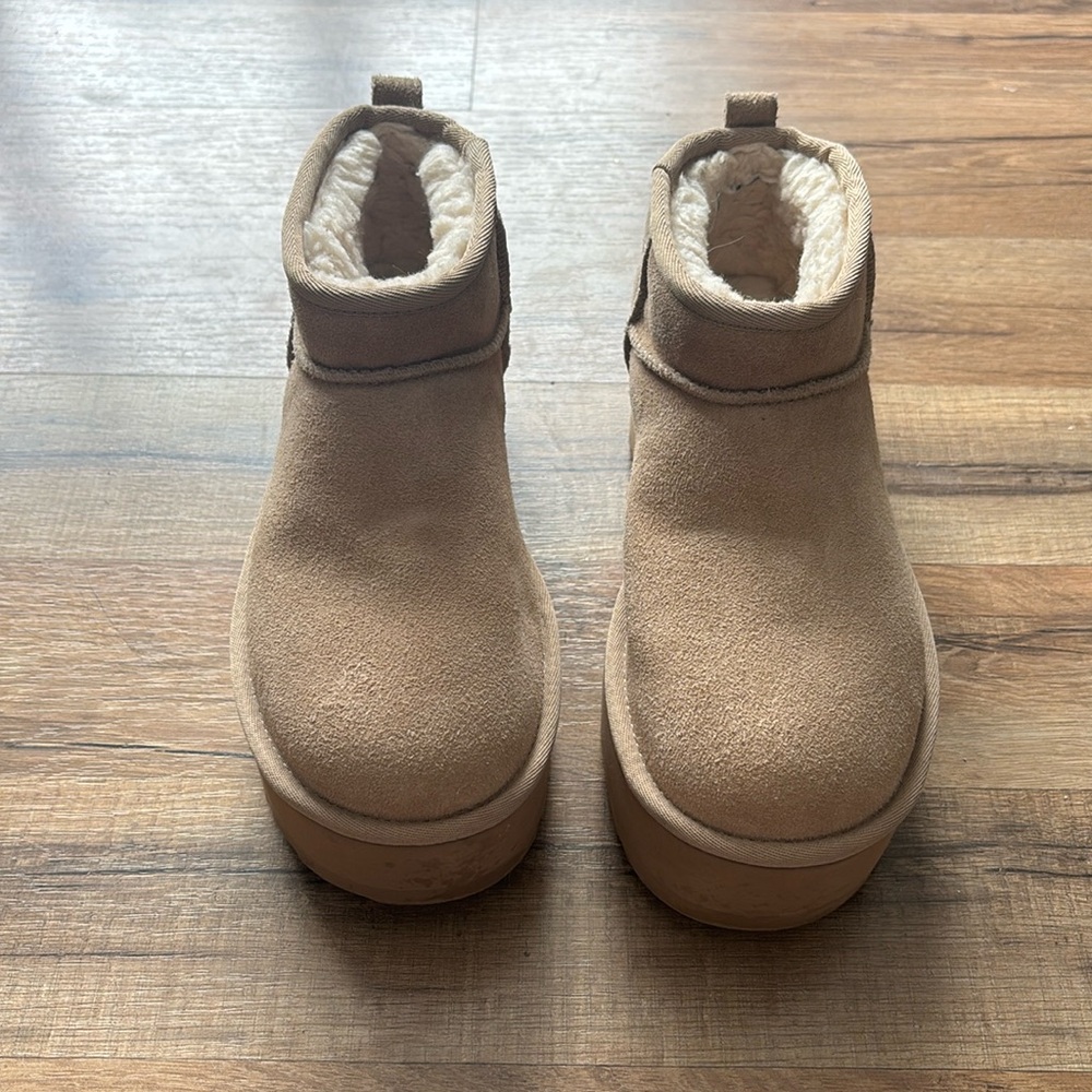 UGG Ultra Mini Platform in Driftwood